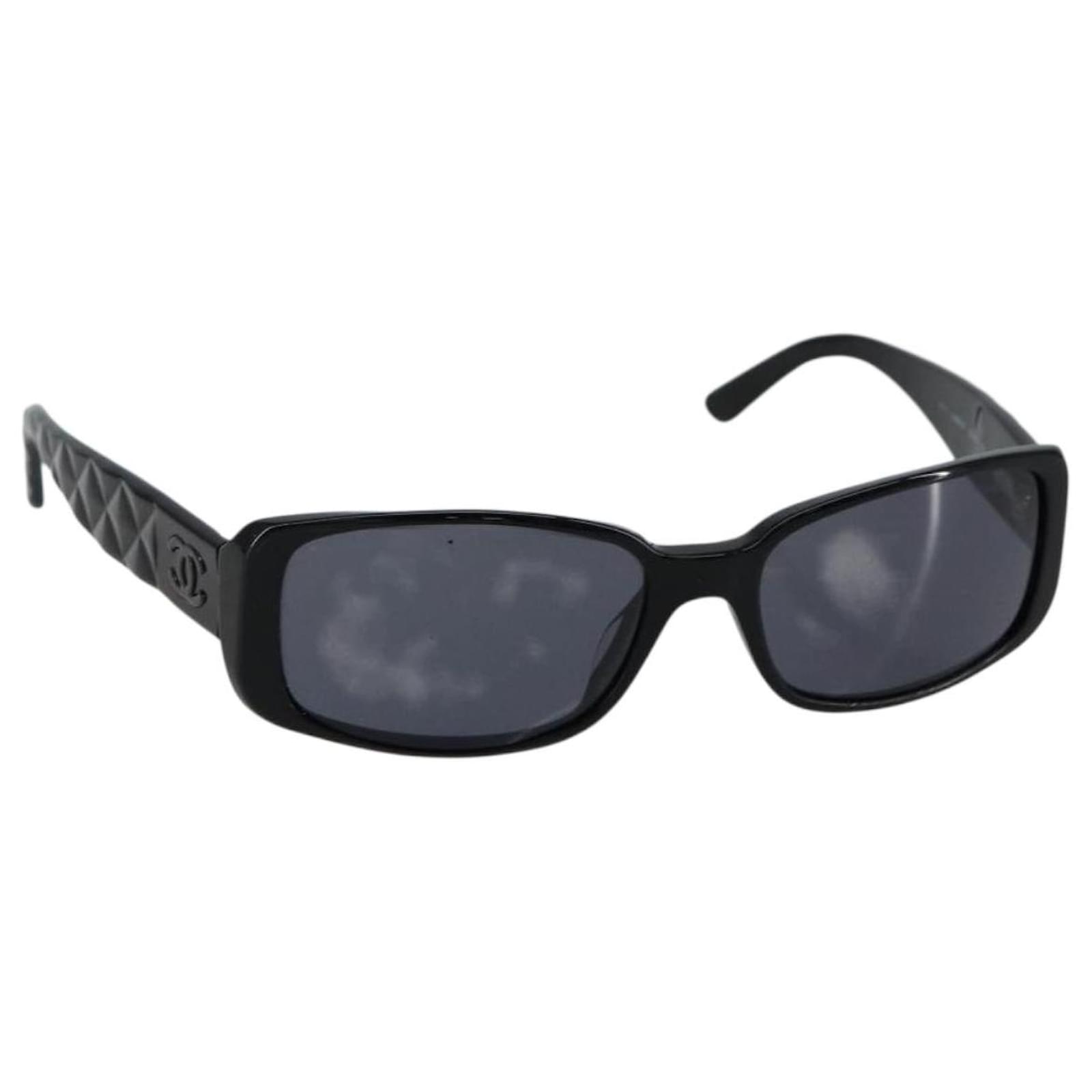 【美品】CHANEL sunglasses coco BLACK unisex CHANEL Sunglasses Black Plastic Coco Mark Lens 6 x 5.1 cm w/Case