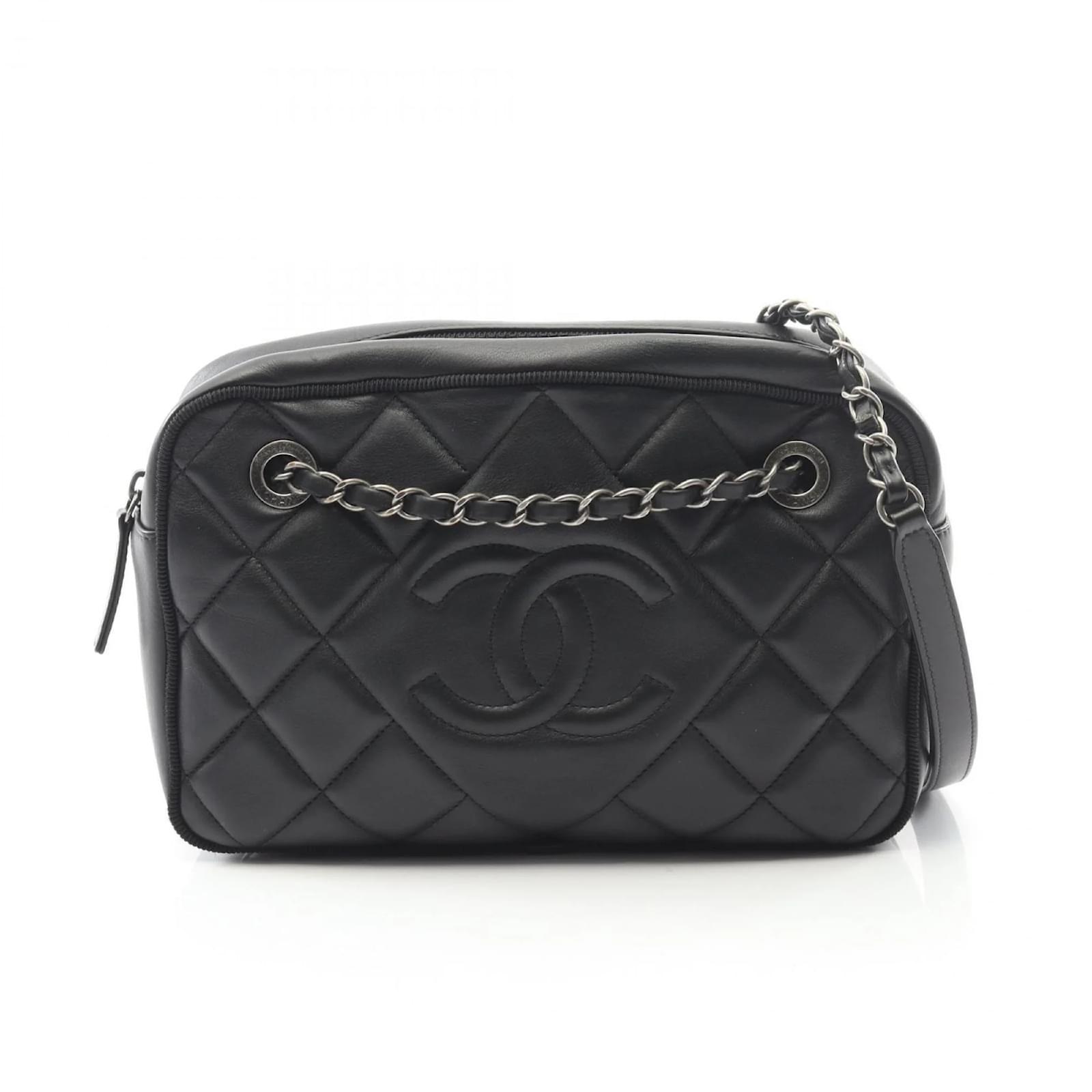 Chanel Matelasse Shoulder Bag Black Leather ref.2717319 - Joli Closet
