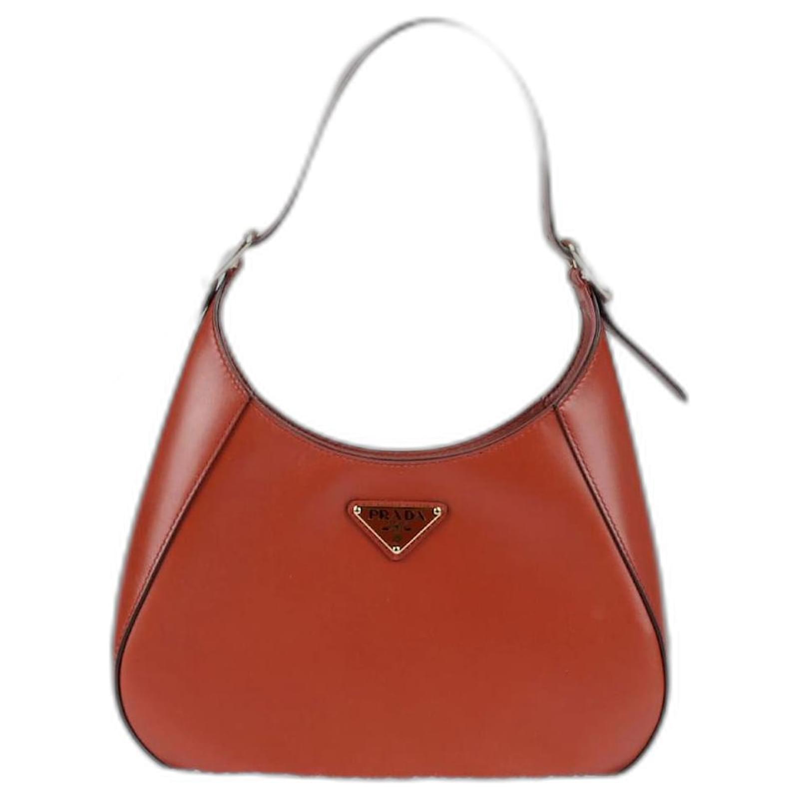 バッグ 00s PRADA Triangle Logo Shoulder Bag Prada triangle-logo zip-top Shoulder Bag | Black | FARFETCH