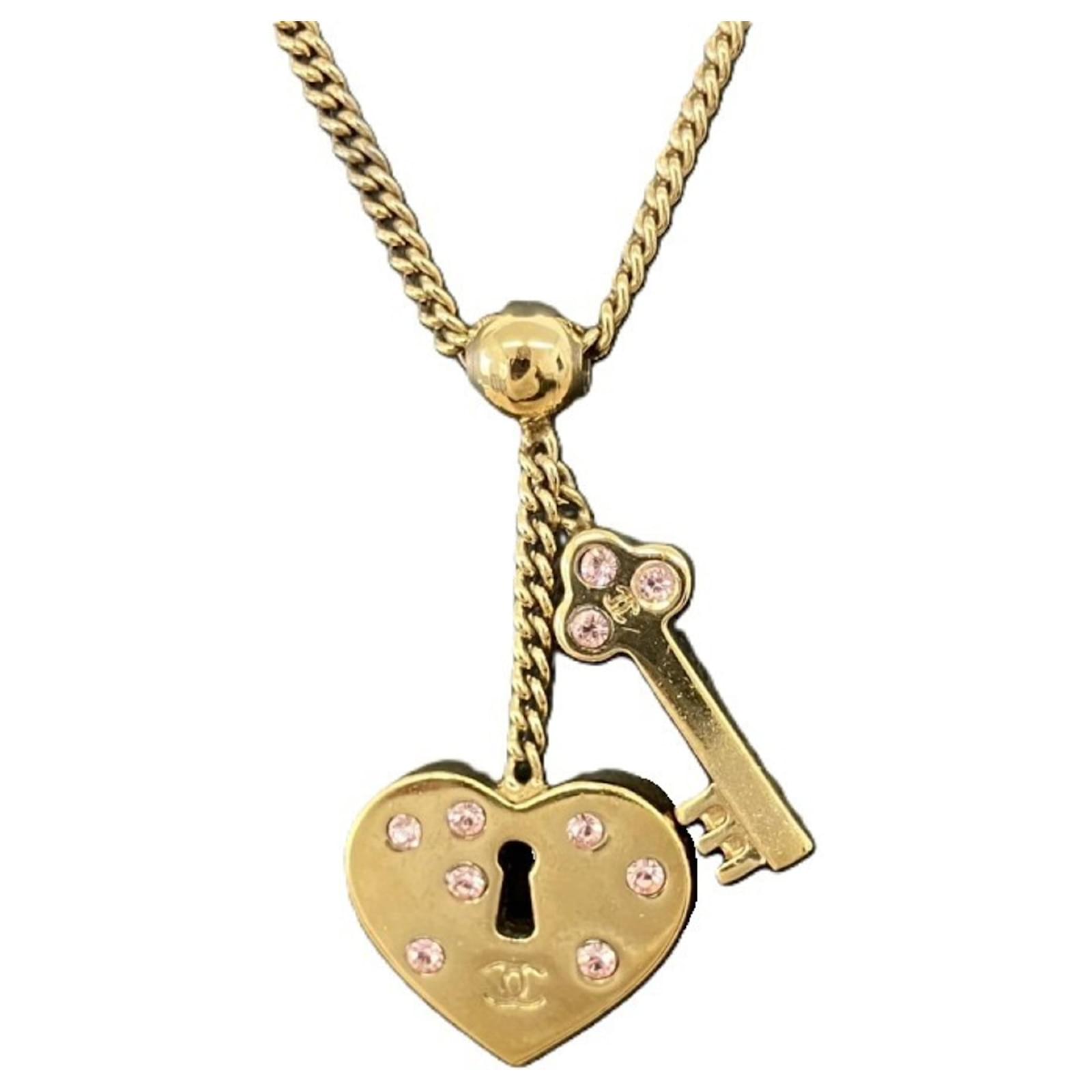 CHANEL Heart Lock Necklace 02P Key Golden ref.2775732 - Joli Closet