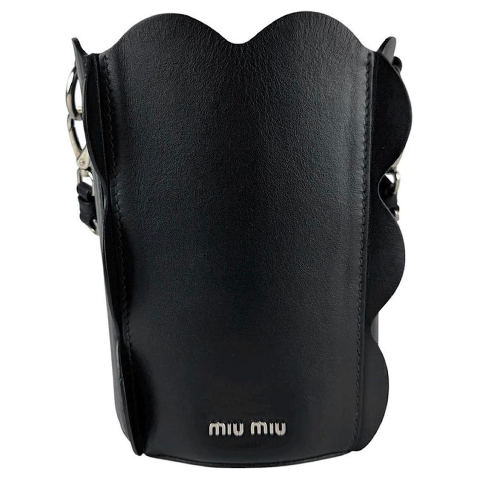 Miu Miu Black Leather Handbag ref.2822641 - Joli Closet