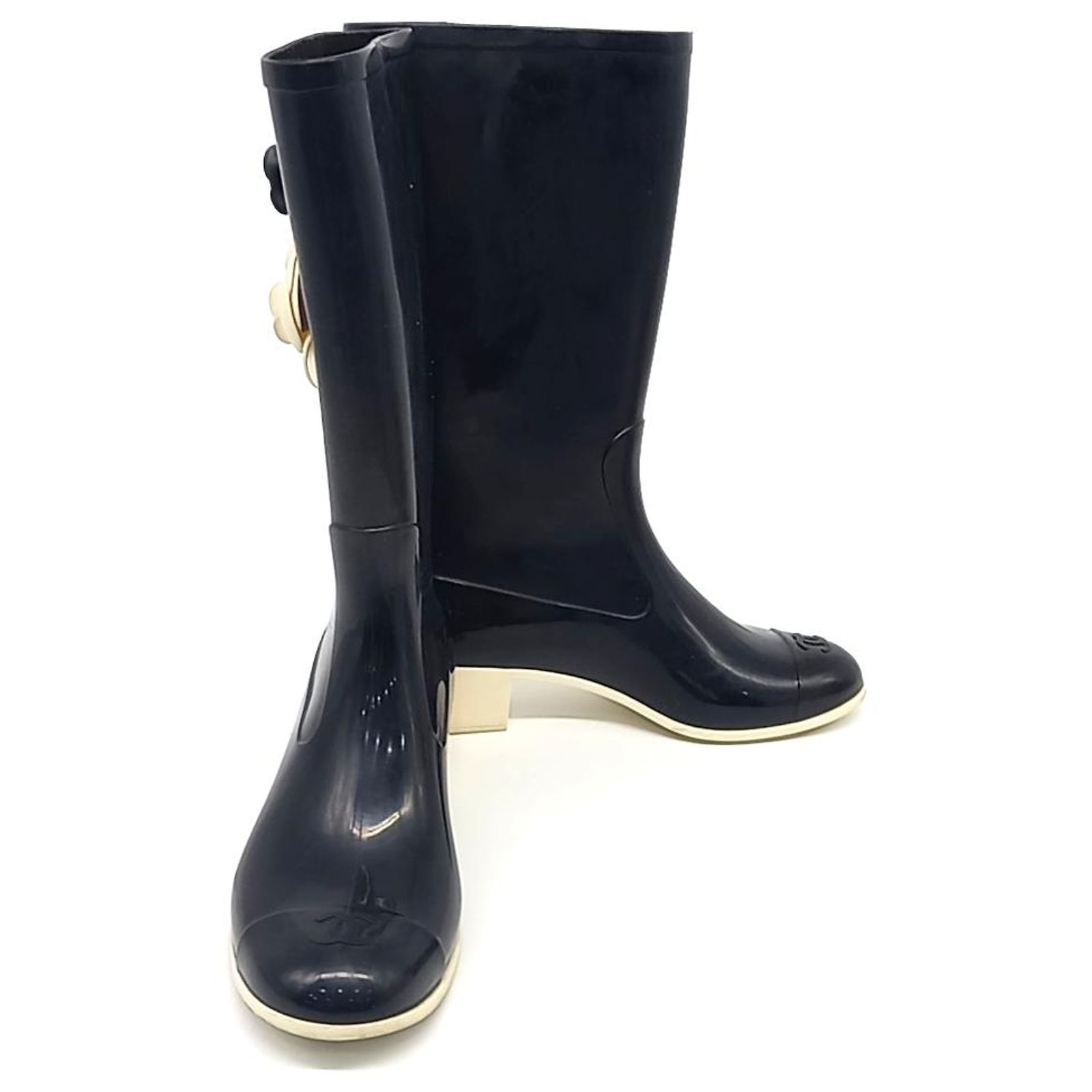 Chanel Camellia Rain Boots Black Leather ref.2835598 - Joli Closet