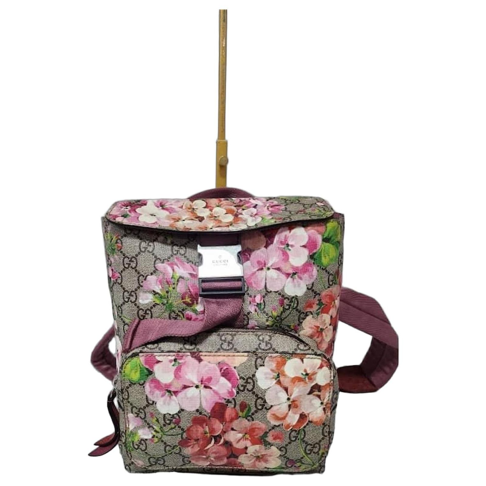 GUCCI GG Supreme Monogram Blooms Small Single Buckle  display picture 2