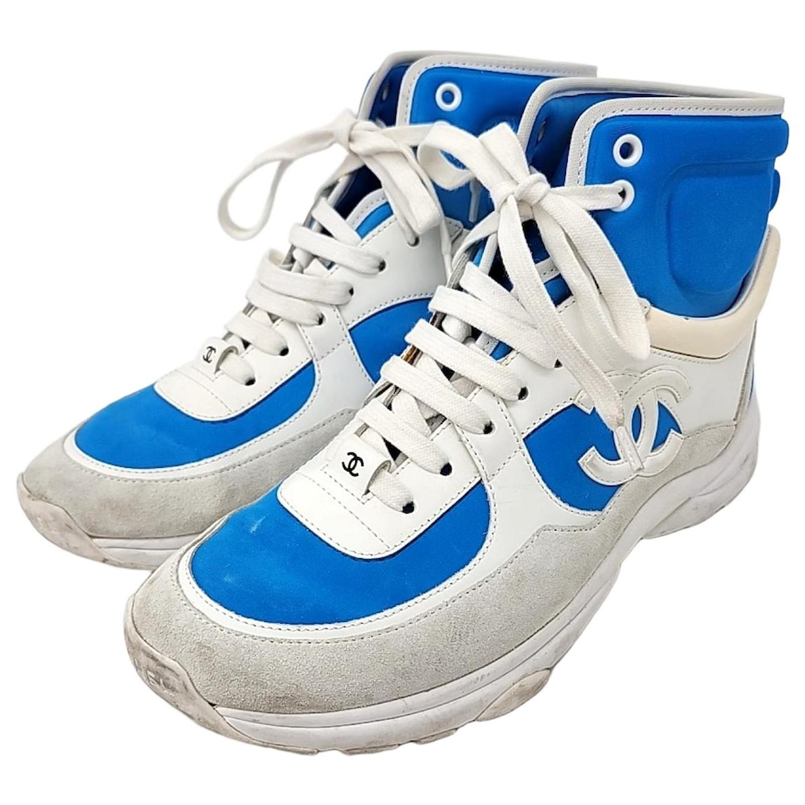 Chanel Blue and White High-Top Sneakers Chanel White/Blue Leather/Suede Trainers Size 40.5 EU main image 4