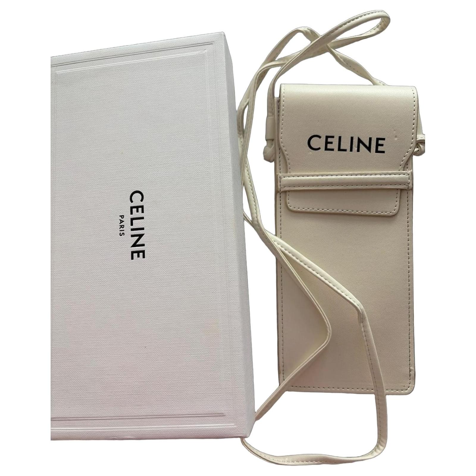 Céline White Leather Phone Pouch Clutch ref.3130570 - Joli Closet