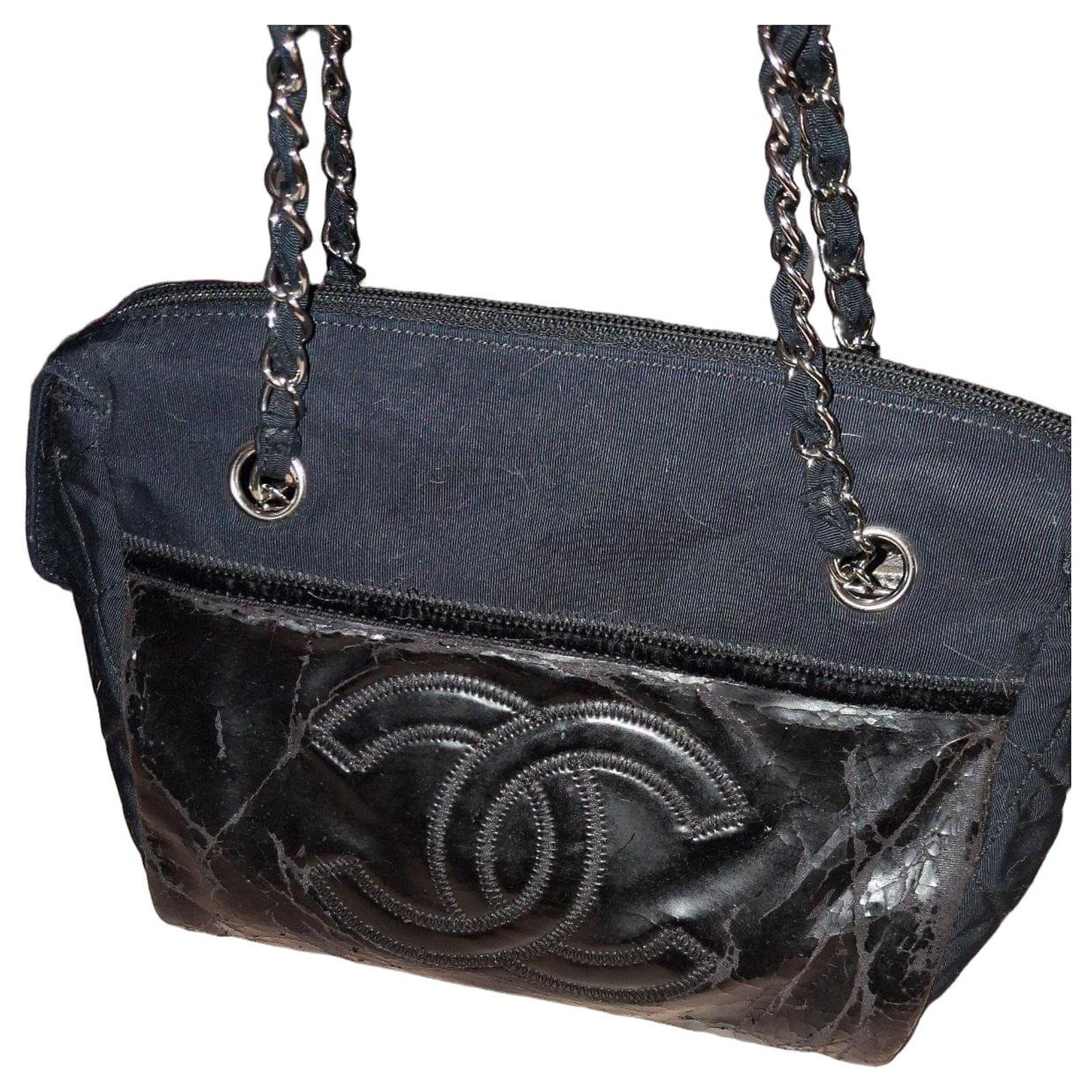 Chanel Black Leather and Patent Leather Shoulder Bag ref.3312739